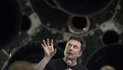 Elon Musk zeigt die riesige Startrampe von SpaceX und die neue "Starfactory"