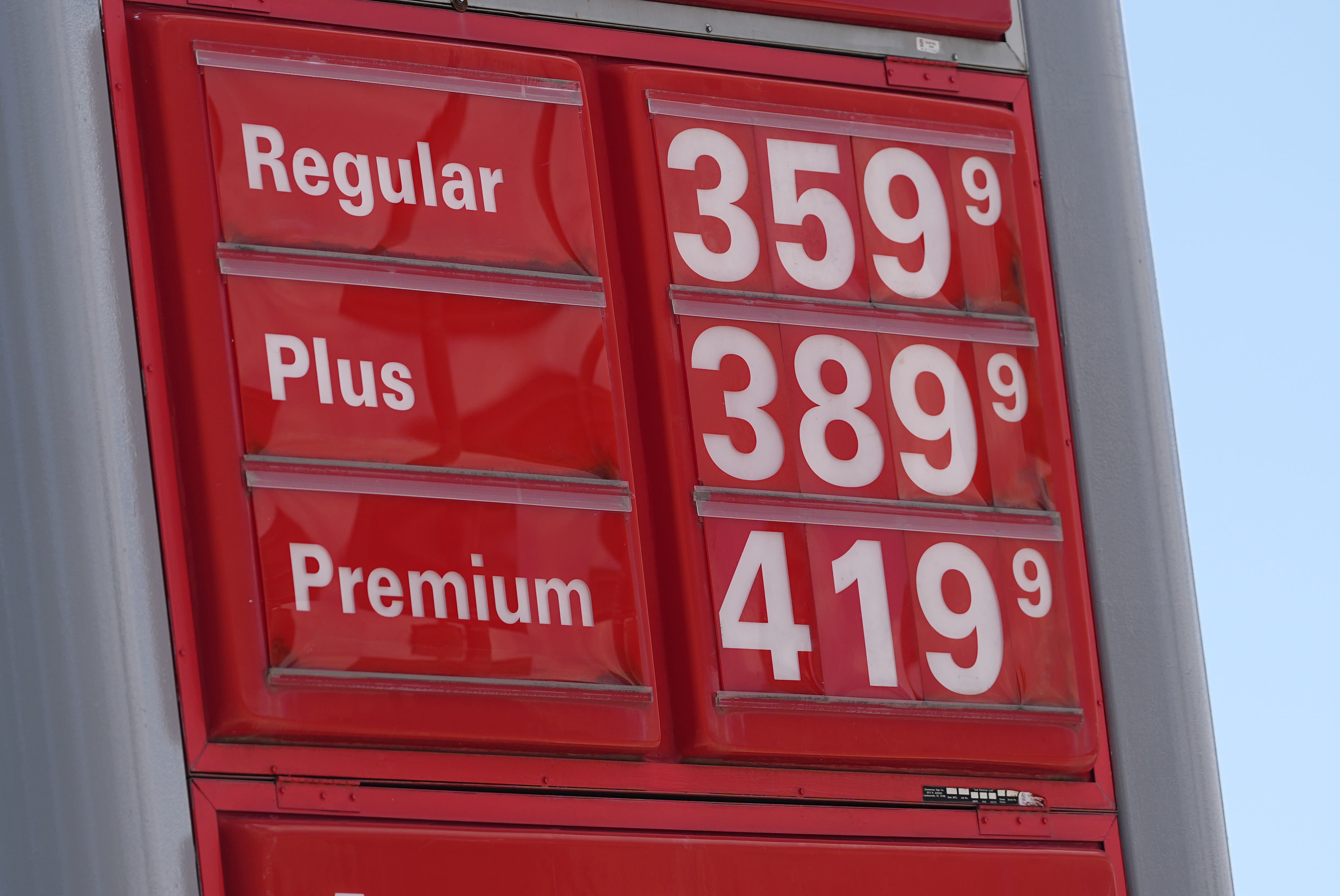 Gas prices see biggest weekly drop of 2024, but a spike may come later this summer