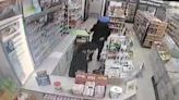 24-hour convenience store at Batu Kawa robbed, suspect still at large