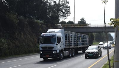 Tercera placa, que se implementaría en Quito en enero del 2025, serviría también para rastrear robos de vehículos