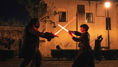 Academia mexicana dá aulas de esgrima com sabres de luz como em 'Star Wars'