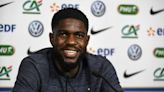 Samuel Umtiti fue presentado en Lille y hubo un intruso en la conferencia de prensa