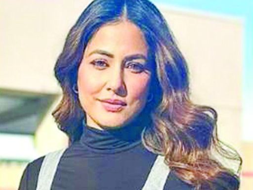 Hina Khan shares picture with beau Rocky, calls him her 'strength' in difficult times