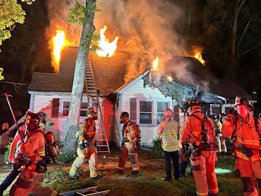 3 firefighters hurt after ‘mayday’ called during north Charlotte house fire