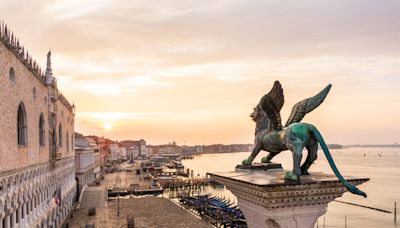 El Ayuntamiento de Venecia estudia doblar la tasa de acceso hasta los 10 euros en 2025