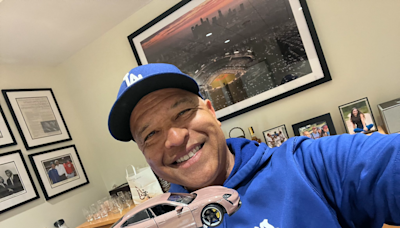 Shohei Ohtani continues to hand out Porsches. This time Dave Roberts gets one