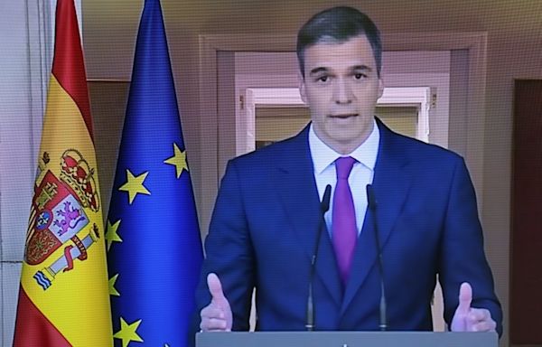 Spanish PM gets back to work after weighing resignation