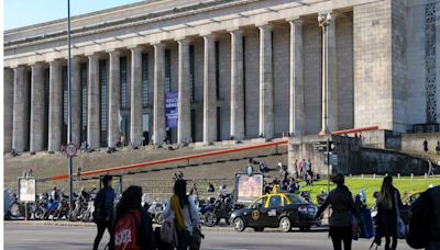La Universidad de Buenos Aires declaró la emergencia salarial de docentes y no docentes