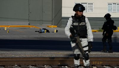 Asesinan a policía de Baja California que regresó a su cargo tras ser separado por vínculos con el narco - La Opinión