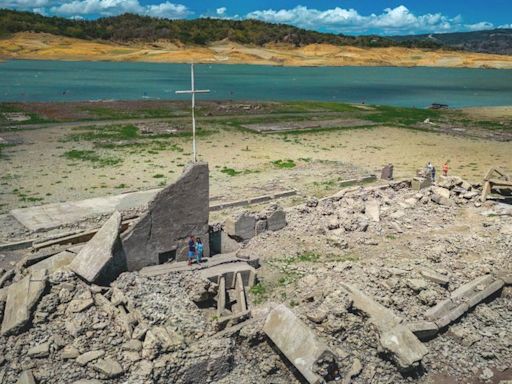 Philippines: Drought dries up dam to reveal centuries-old town