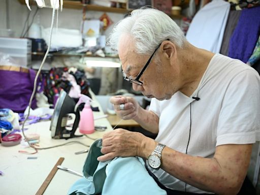 Hong Kong cheongsam master in the mood to retire after 75 years