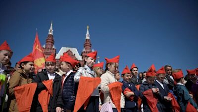 Russland investiert Millionen in „patriotische Erziehung“, um eine stark ideologisierte Jugend zu formen