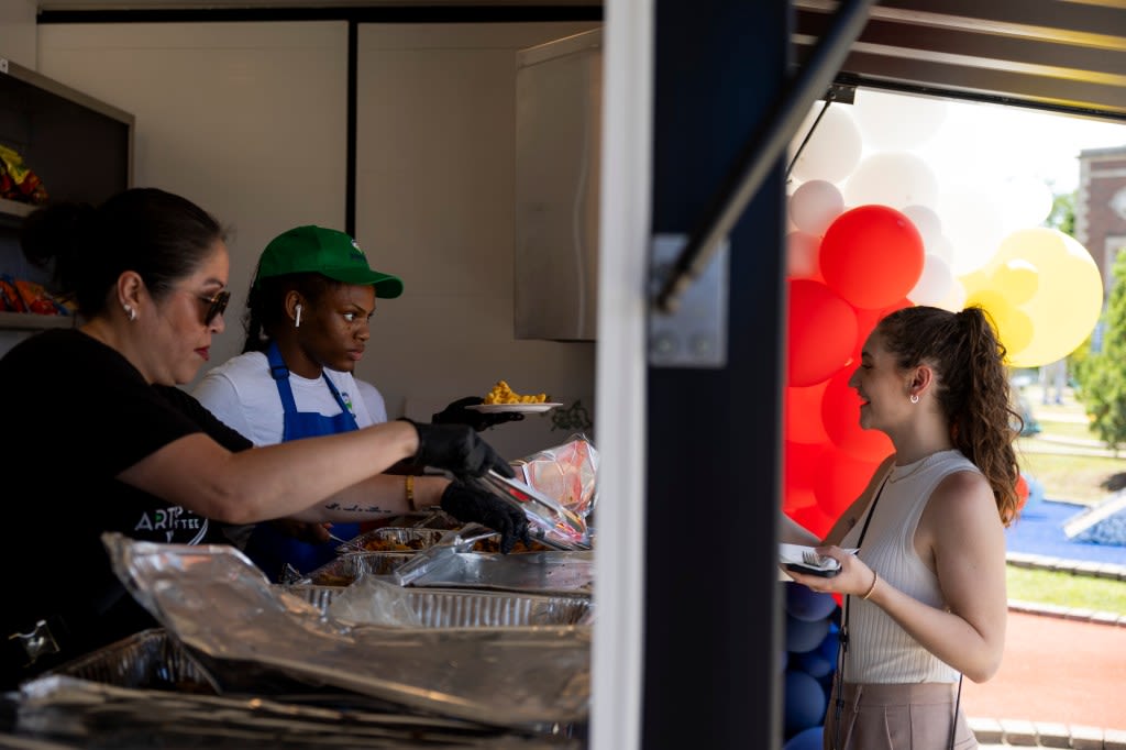 Sheila’s concession stand in North Lawndale serves mini golfers while nurturing the community