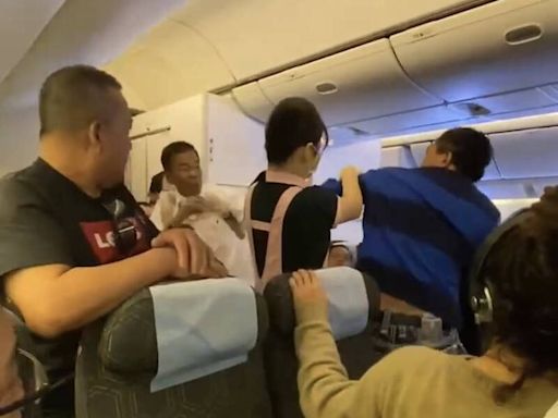 空姐阻外籍乘客互毆 長榮允諾給獎勵 登上CNN版面