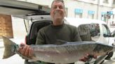 'Pepe el Sevillano' suma otra salmón a la temporada de pesca en Asturias