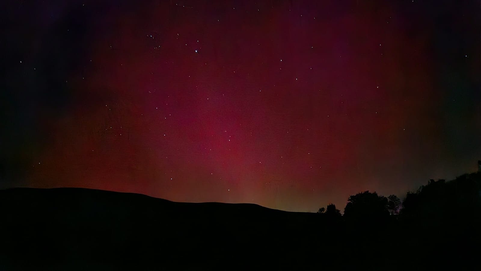 Timelapse video shows northern lights glittering from the top of New Hampshire mountain