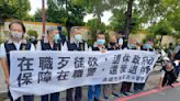 台南殉職警告別式 逾百名退休警場外陳情凶嫌速執行死刑