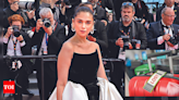 Aditi Rao Hydari’s ordeal triggers lost luggage debate - Times of India