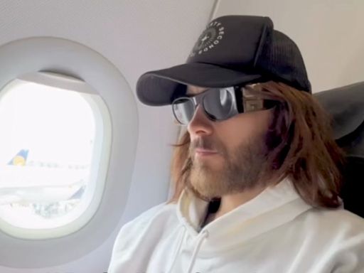 Jared Leto Joins in on the ‘Raw-Dogging a Flight’ Trend: ‘Bare Back of a Seat for 17 Hours’