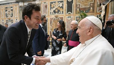 Pope Francis meets with Jimmy Fallon, Chris Rock and other comedians