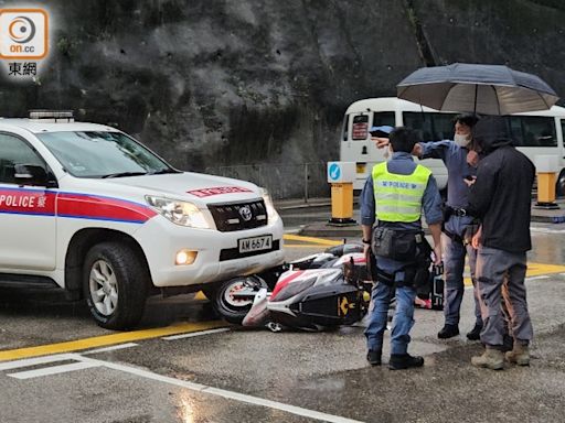 觀塘警車與電單車相撞釀1傷 原因待查