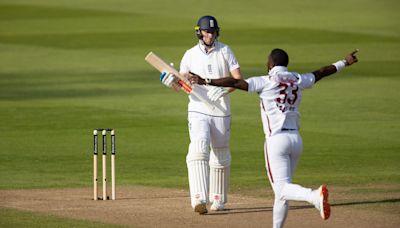 Chris Woakes rues late wickets as Zak Crawley and Ben Duckett dismissed in third Test against West Indies - 'Not ideal' - Eurosport