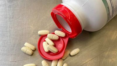 Popping multivitamins may not actually help people live longer, study finds