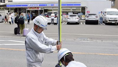 日本因應觀光公害 河口湖架黑布擋富士山估數日內完工