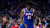 Joel Embiid fue multado por festejar un doble con un movimiento similar al de Dibu Martínez