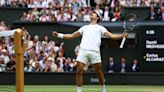 Alcaraz luchará por hacer historia en Wimbledon: ya está en la final y remonta en cuatro sets a un gran Medvédev