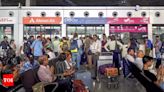 Rush for refund at Kolkata airport | Kolkata News - Times of India