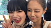 GD前後任緋聞女友合體 Jennie、小松菜奈貼臉俏皮合照