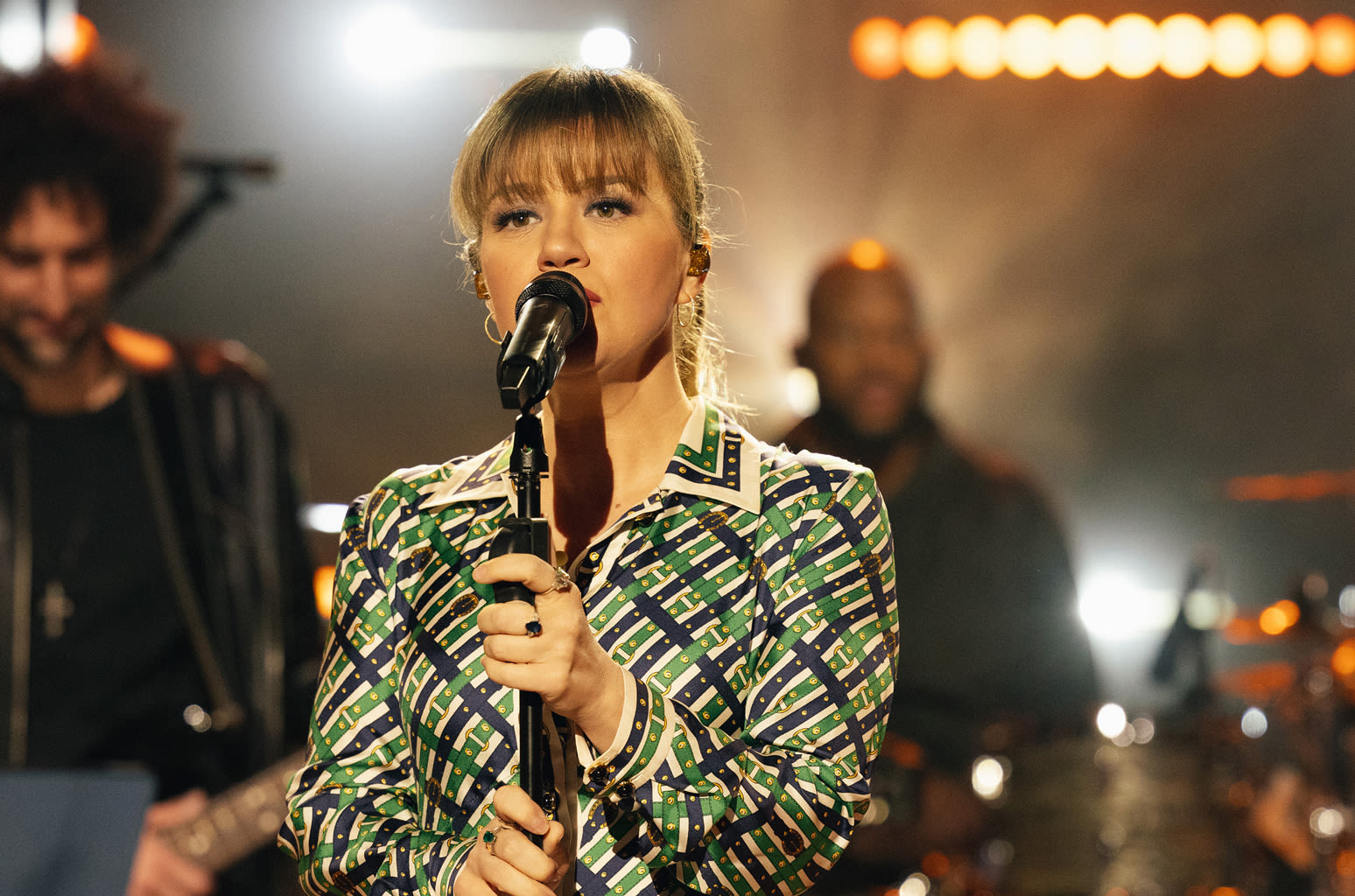 Kelly Clarkson’s Talent Is ‘Chemical’ With This Post Malone Cover