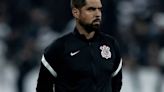 António Oliveira elogia time e evita falar sobre demissão no Corinthians