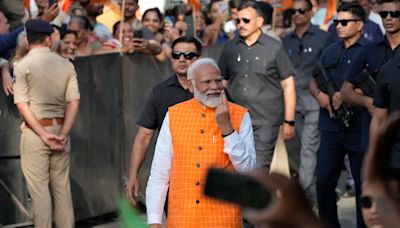 El partido de Modi lidera el recuento de votos anticipado en India, pero la oposición es más fuerte de lo esperado