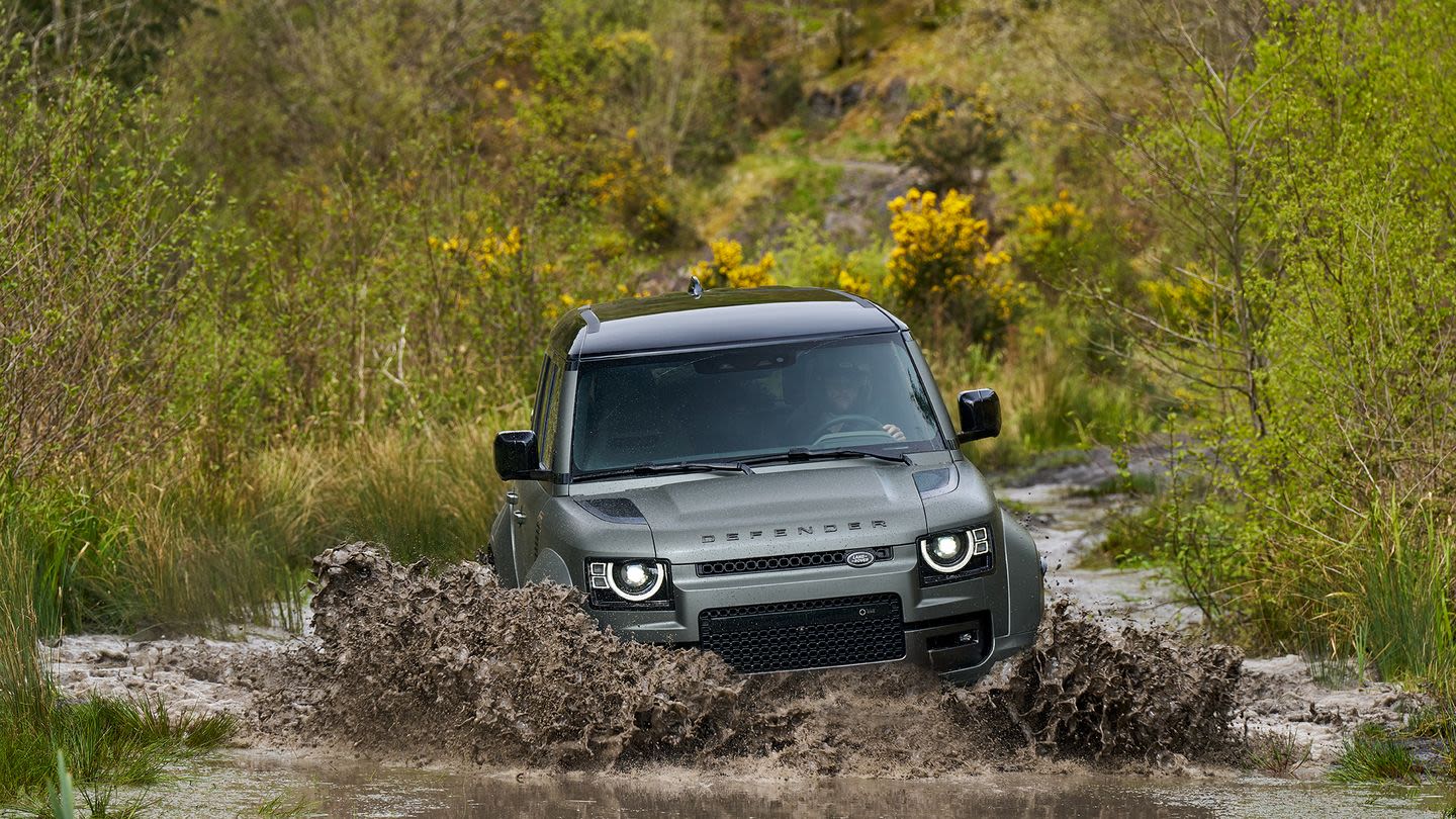 2025 Land Rover Defender OCTA Is a Rugged 626-HP Off-Roader