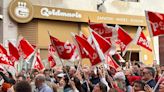 Unas 400 personas se reúnen en la sede del PSIB de Palma para apoyar a Pedro Sánchez