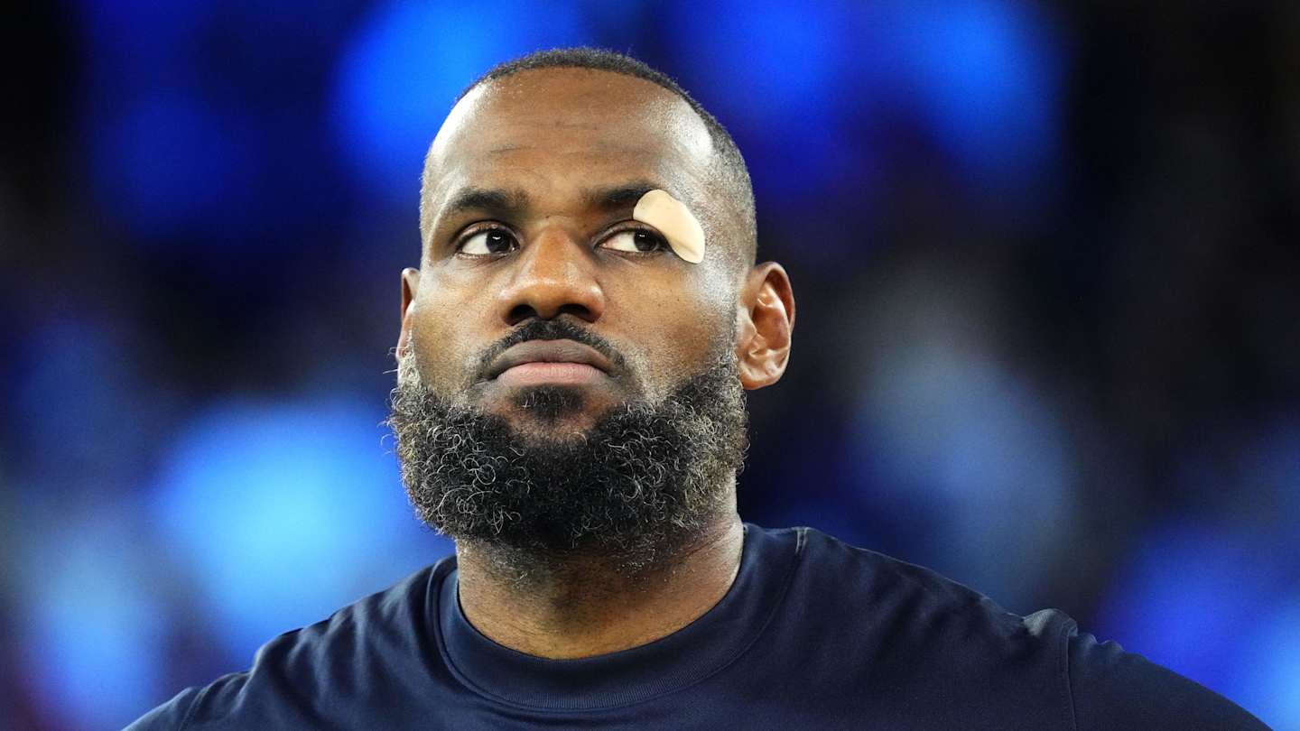 Photos Of LeBron James Has Lakers Fans Ecstatic For New NBA Season