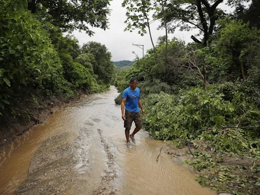 El Salvador reduce alerta y mantiene a más de 4.200 evacuados en albergues