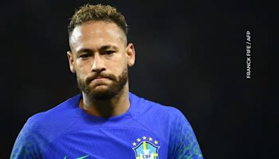 Neymar es criticado por jugar al póker en el cumpleaños de su hija