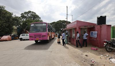 Police booth as bus shelter in Chintadripet