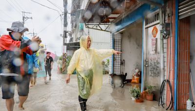 翁章梁嘉縣水上鄉勘查淹水狀況 (圖)