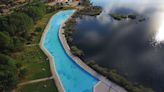 ¿Dónde está la piscina natural más grande de España? Precios, horarios y cuántas personas caben