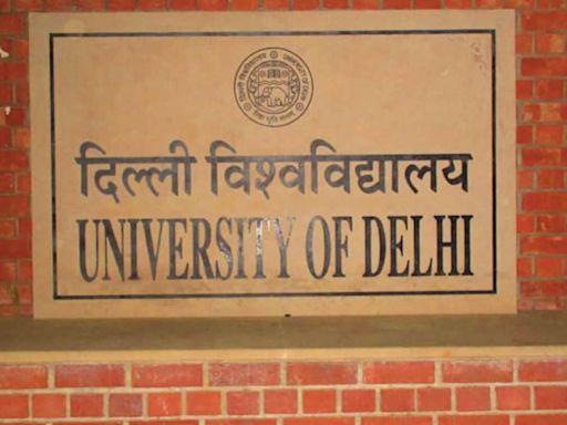 Delhi University's MA Urdu Students May Soon Be Taught Saint Kabir's Couplets