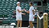 Tres son multitud: Sinner y Alcaraz van por el título en Wimbledon, pero Djokovic todavía no se rinde