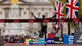 Los kenianos Mutiso y Jepchirchir se imponen en el maratón de Londres