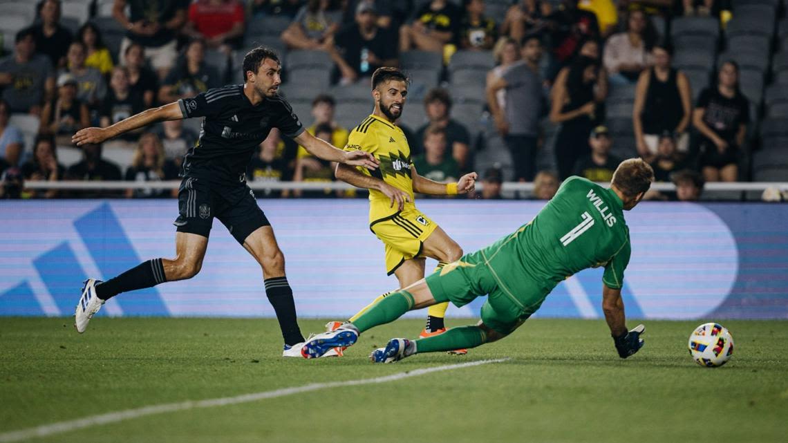 Christian Ramírez and Diego Rossi each score as Crew beat Nashville 2-0