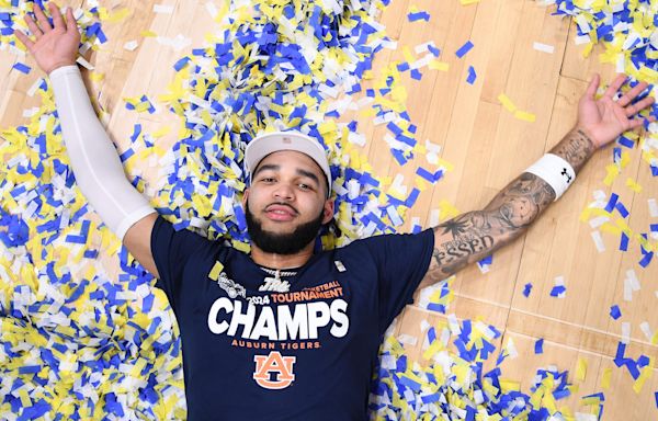 Where does Johni Broome rank now in Auburn basketball history, and how high can he go?