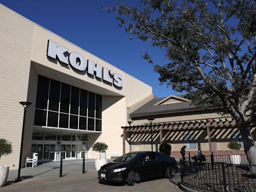 Kohl’s Plunges After Picky Consumers Look Elsewhere for Value