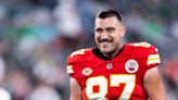 Travis Kelce, Chiefs players meet young cancer survivor and sister in a ‘Taylor’s Boyfriend’ T-shirt